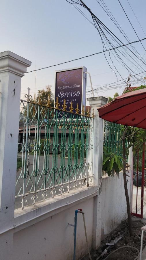 Vernice Backpacker Hostel Vientiane Exterior photo